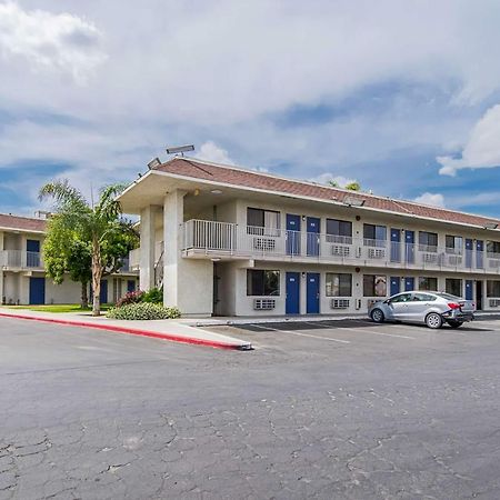 Motel 6-Bakersfield, Ca - Airport エクステリア 写真