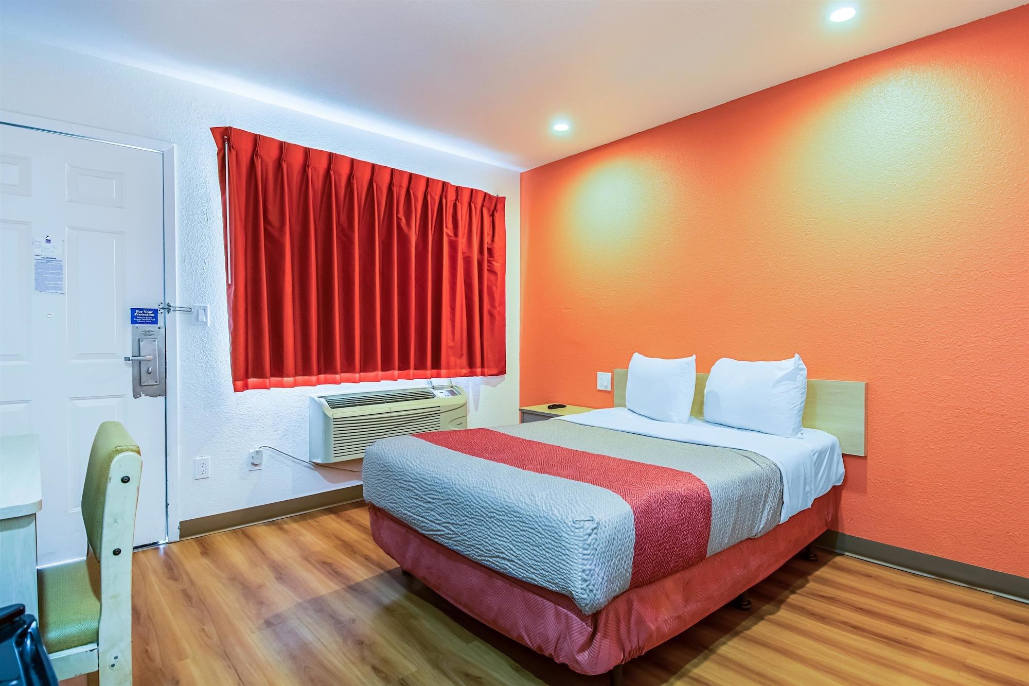 Motel 6-Bakersfield, Ca - Airport エクステリア 写真
