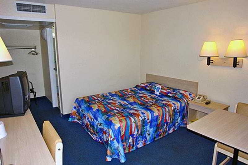 Motel 6-Bakersfield, Ca - Airport エクステリア 写真