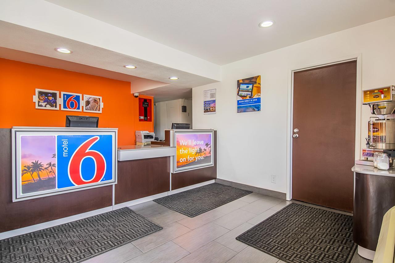 Motel 6-Bakersfield, Ca - Airport エクステリア 写真
