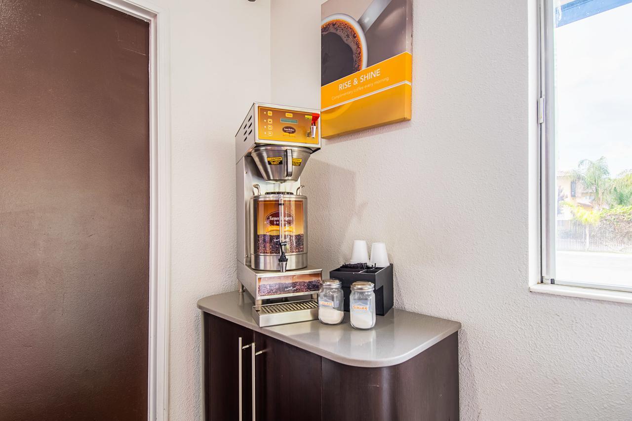 Motel 6-Bakersfield, Ca - Airport エクステリア 写真