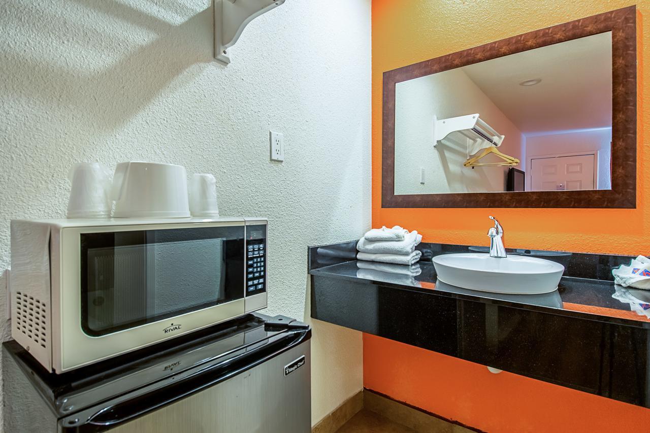 Motel 6-Bakersfield, Ca - Airport エクステリア 写真