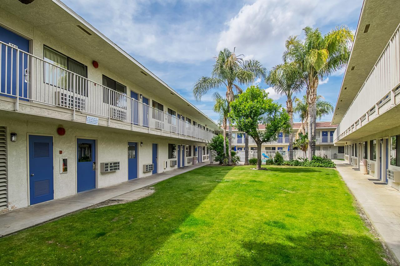 Motel 6-Bakersfield, Ca - Airport エクステリア 写真
