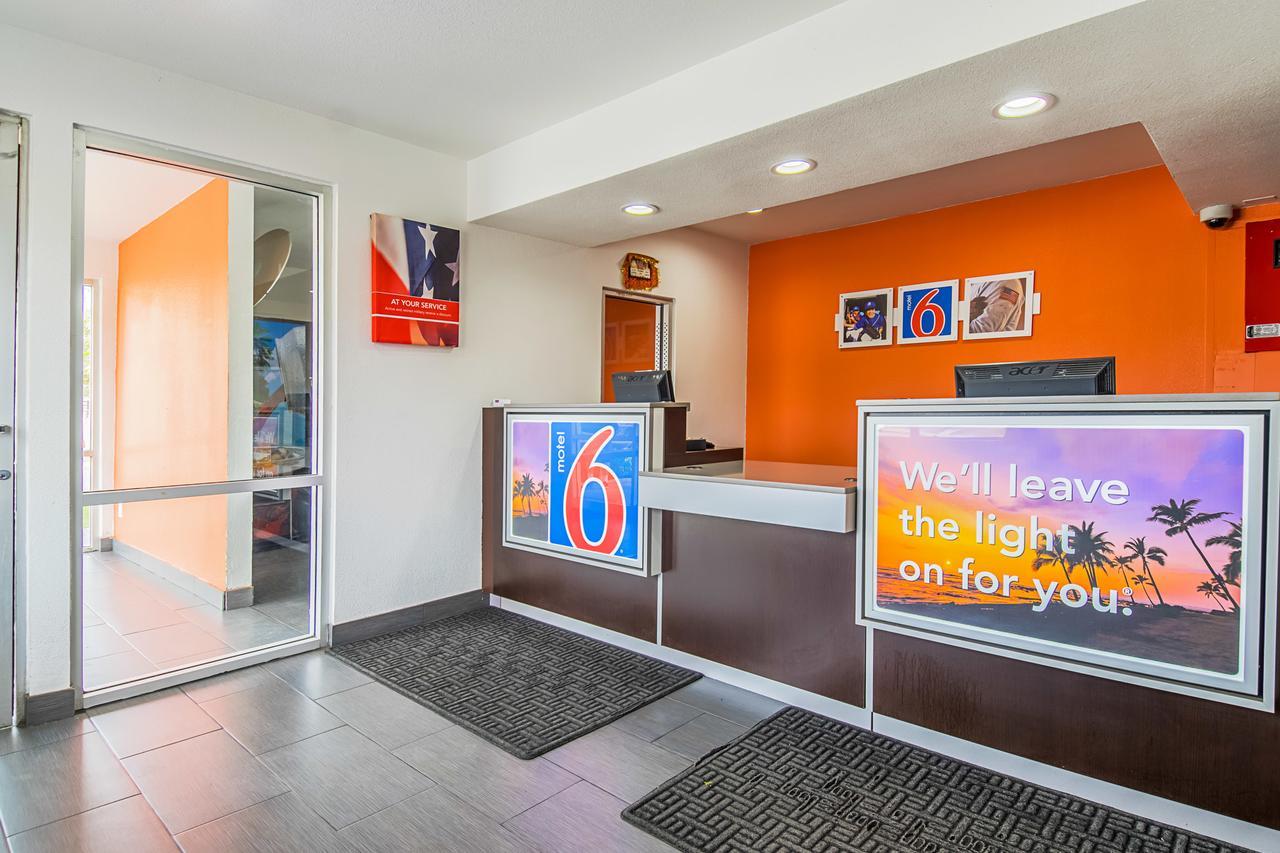 Motel 6-Bakersfield, Ca - Airport エクステリア 写真