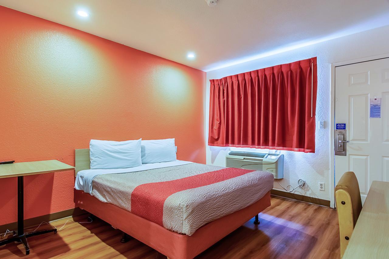Motel 6-Bakersfield, Ca - Airport エクステリア 写真