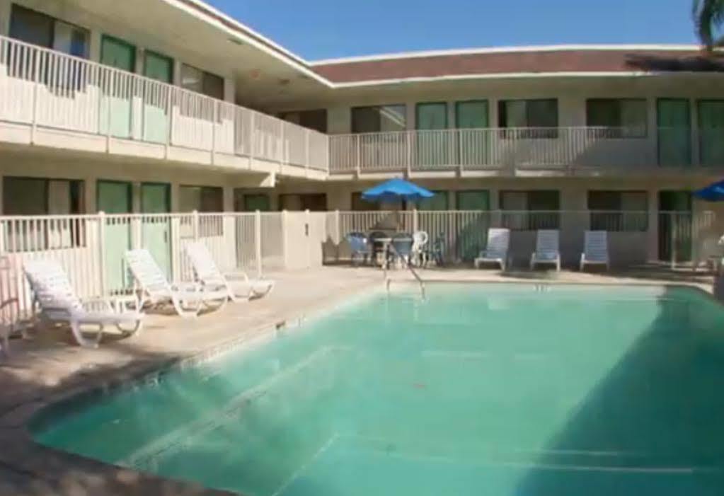 Motel 6-Bakersfield, Ca - Airport エクステリア 写真