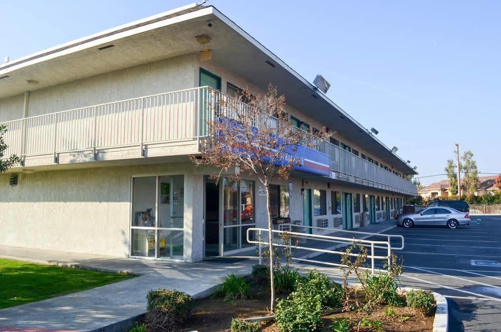 Motel 6-Bakersfield, Ca - Airport エクステリア 写真