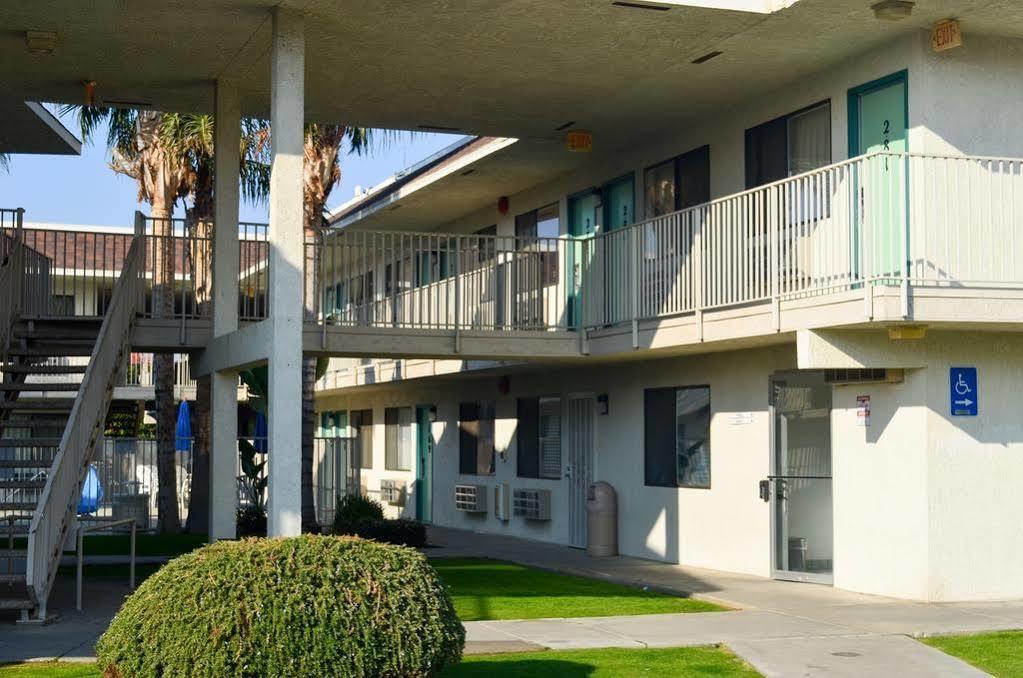 Motel 6-Bakersfield, Ca - Airport エクステリア 写真