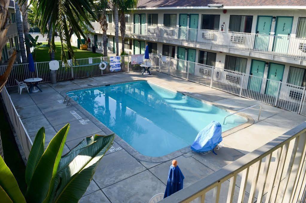 Motel 6-Bakersfield, Ca - Airport エクステリア 写真
