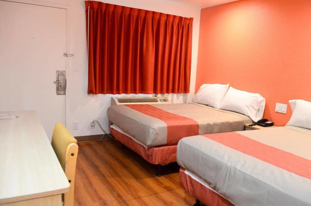 Motel 6-Bakersfield, Ca - Airport エクステリア 写真