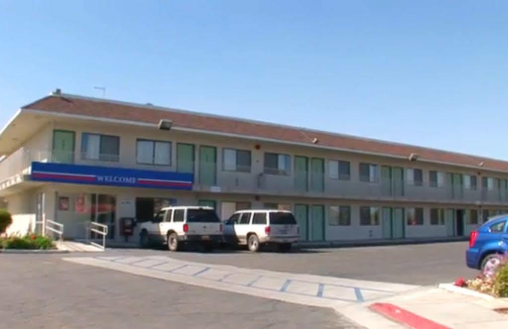 Motel 6-Bakersfield, Ca - Airport エクステリア 写真