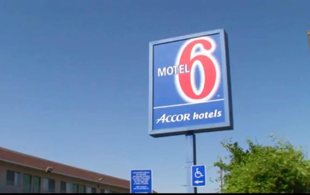 Motel 6-Bakersfield, Ca - Airport エクステリア 写真