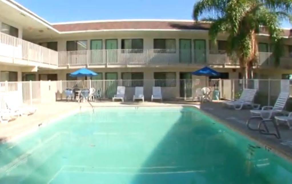 Motel 6-Bakersfield, Ca - Airport エクステリア 写真
