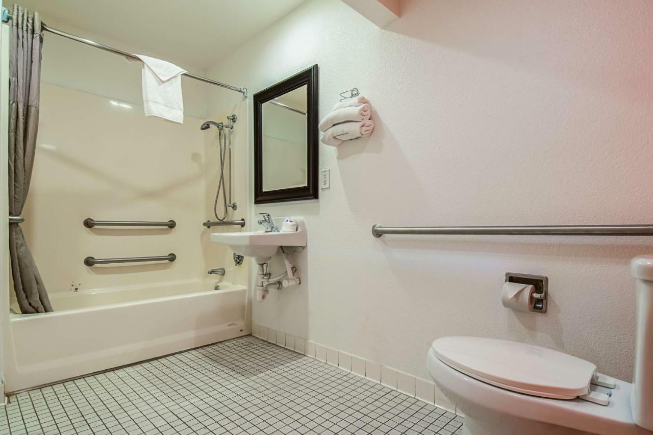 Motel 6-Bakersfield, Ca - Airport エクステリア 写真