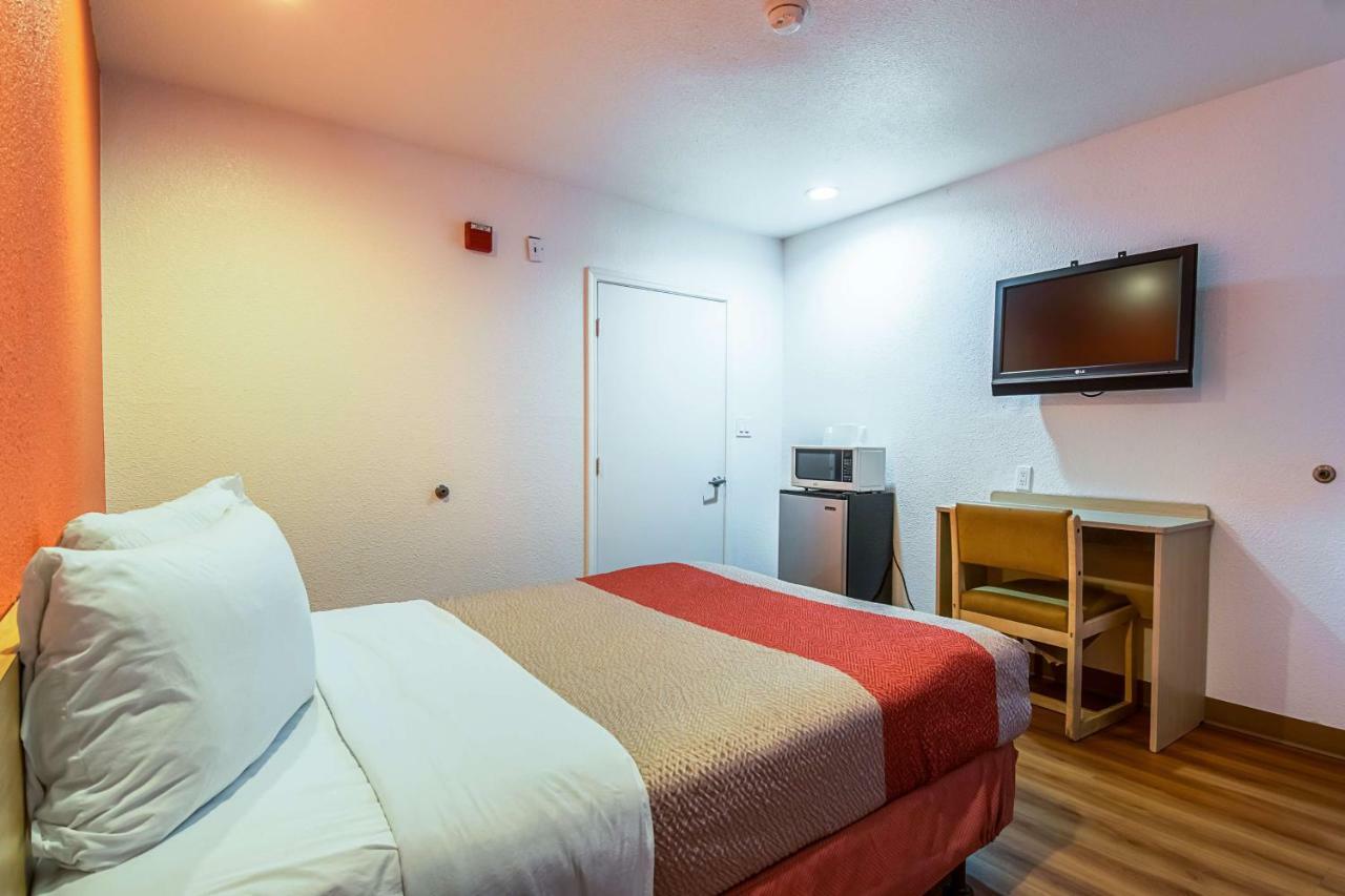 Motel 6-Bakersfield, Ca - Airport エクステリア 写真