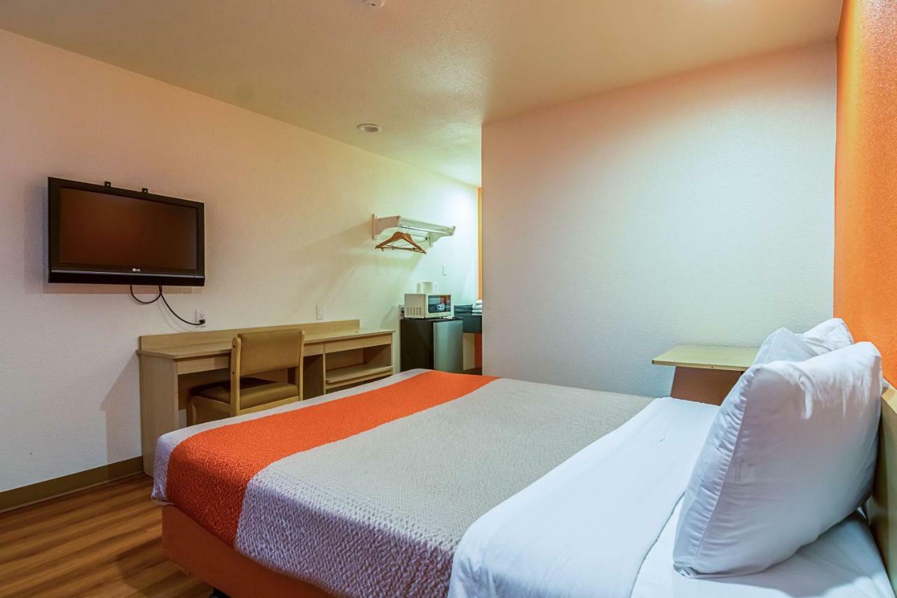 Motel 6-Bakersfield, Ca - Airport エクステリア 写真