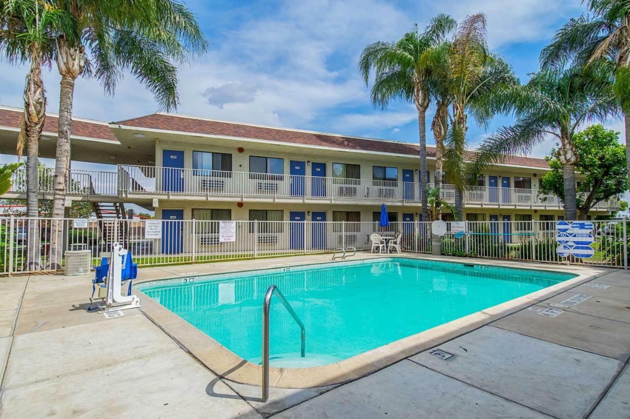 Motel 6-Bakersfield, Ca - Airport エクステリア 写真