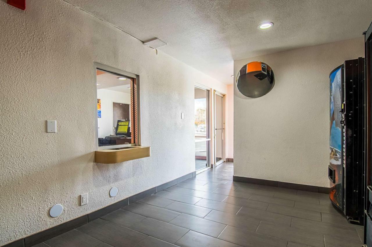 Motel 6-Bakersfield, Ca - Airport エクステリア 写真
