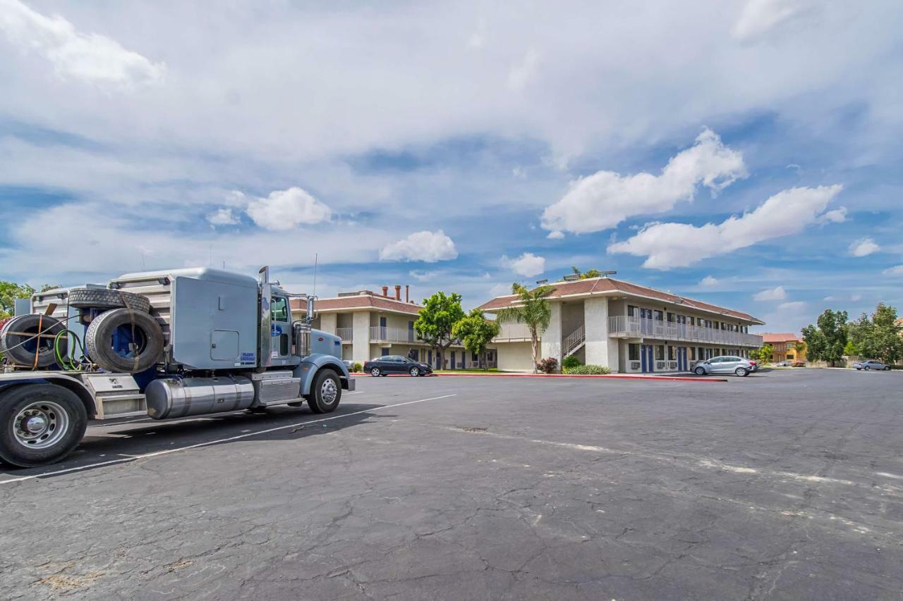 Motel 6-Bakersfield, Ca - Airport エクステリア 写真