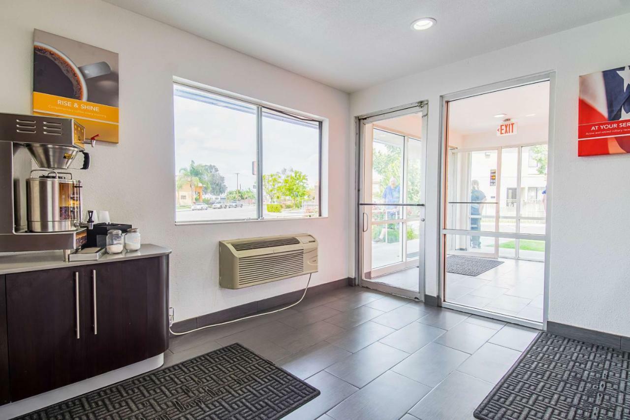 Motel 6-Bakersfield, Ca - Airport エクステリア 写真