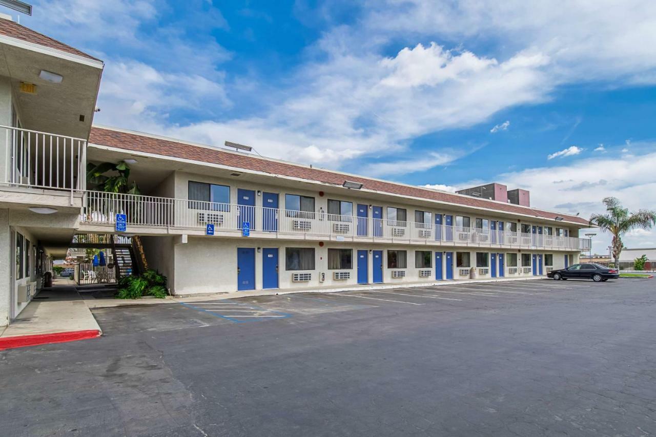 Motel 6-Bakersfield, Ca - Airport エクステリア 写真